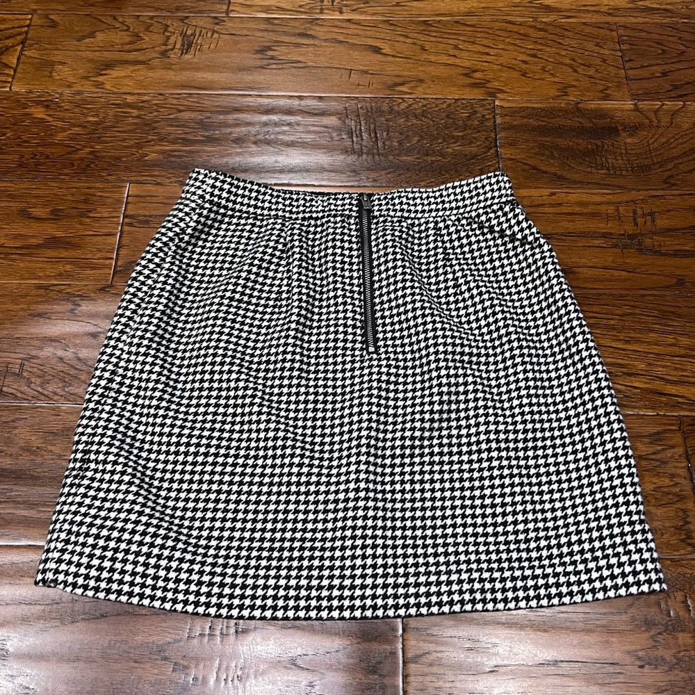 Hollister Ultra High-Rise Houndstooth Mini Skirt - Picture 2 of 3